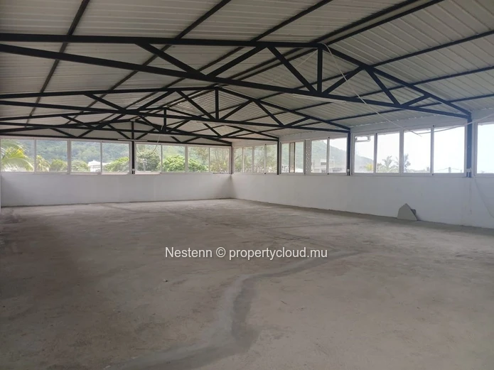 Spacious traditional triplex villa with 8 bedrooms 
