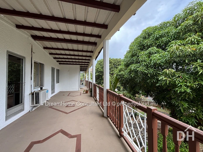 Family home for sale by the beach in Albion