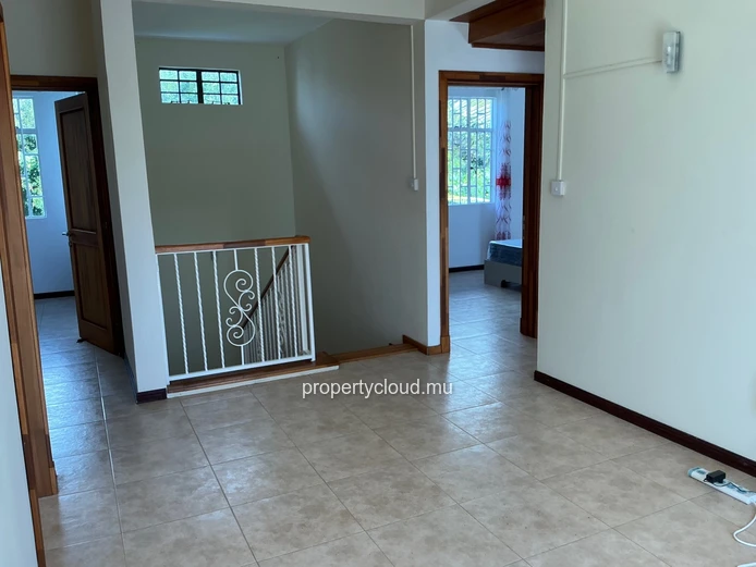 FOR RENT – Elegant 5-Bedroom Family Villa in Pereybère