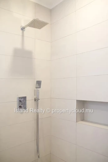 Appartement 248 m² avec vue mer dans résidence sécurisée – Pointe aux Canonniers