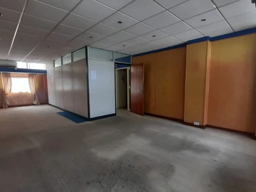 Bureau de 252 m² à vendre à Port Louis avec climatisation, parking, ascenseur, proche commerces
