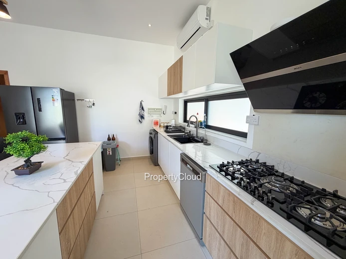 À Vendre Appartement De 3 Chambres - Au Rez-De-Chaussée | Trou Aux Biches, Coastal Road