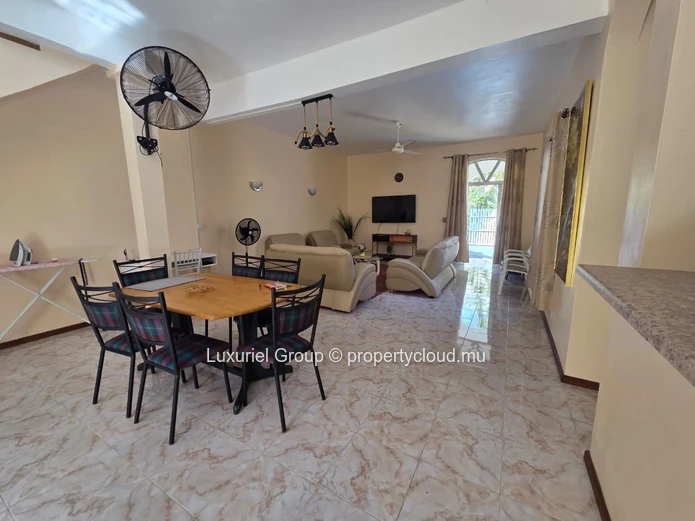 Elegant 300 m² Fully Furnished Villa in Pereybere