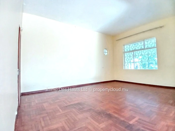 8 Bedroom House unfurnished for sale Curepipe 