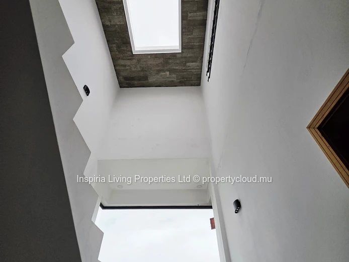 Contemporary 4-Bed House in Brisée Verdière — Garage & Open Kitchen