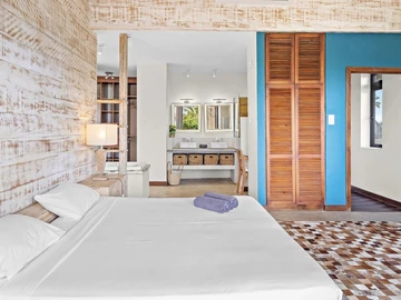 5 Bedroom Villa