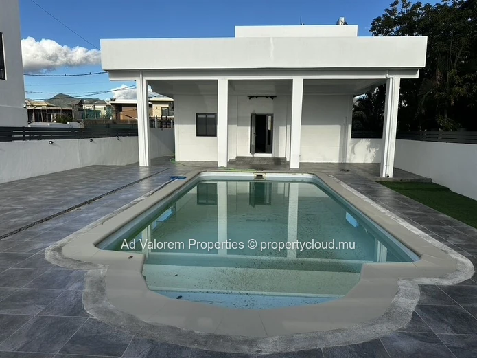 FOR SALE | Beautiful Fully Renovated House with Swimming Pool and Sea View – Flic-en-Flac