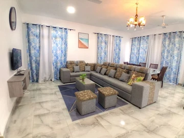 5 Bedroom House