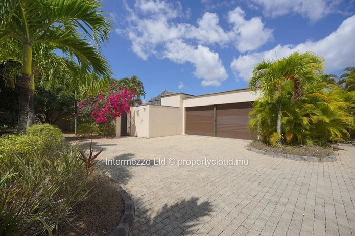 Prestige Golf Villa Tamarina | Private Pool · Mountain Views