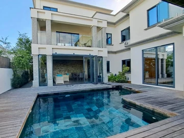 5 Bedroom House