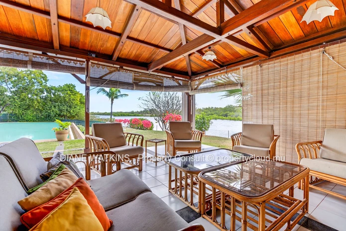 An Exceptional Waterfront Estate on Îlot Fortier