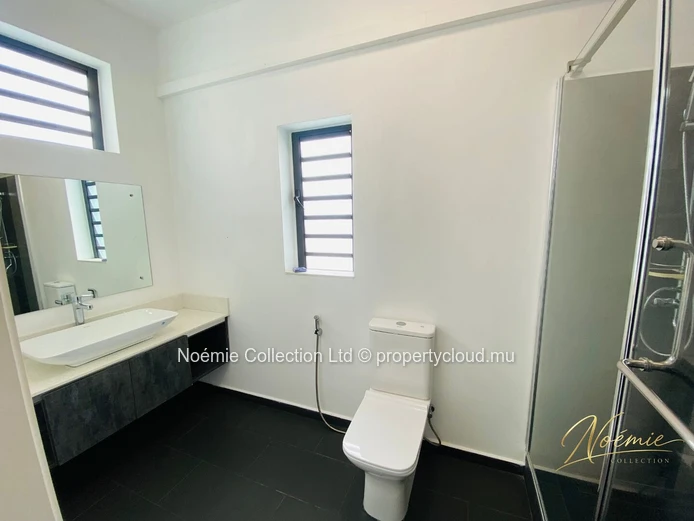 4-Bedroom Furnished Villa with Private Pool in Pereybere