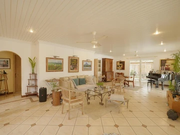 5 Bedroom Villa