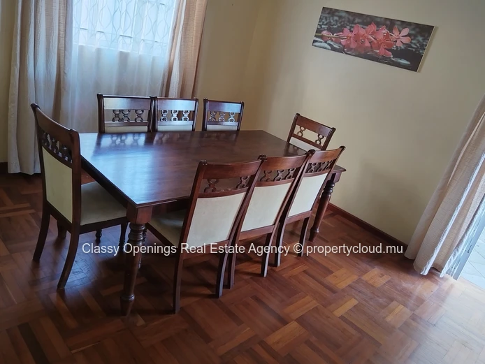 For sale  a beautiful house of 4 bedroom situated at Floreal.
