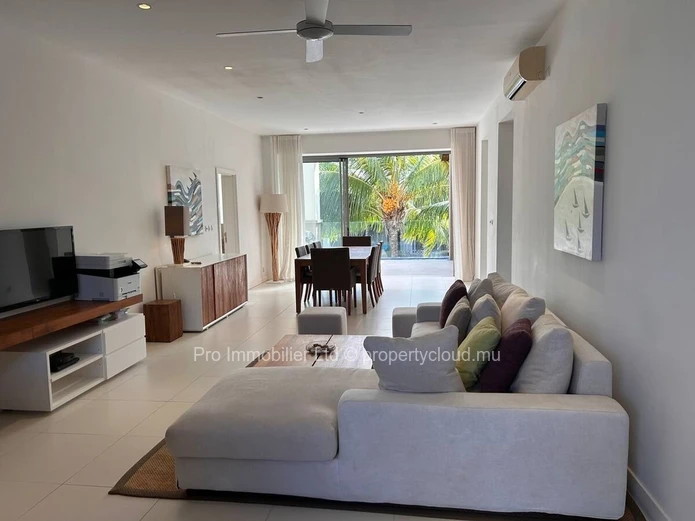 A vendre : Appartement de 3 chambres en suite , pieds dans l'eau qui respire l'art de vivre Mauricien avec ses lagune...