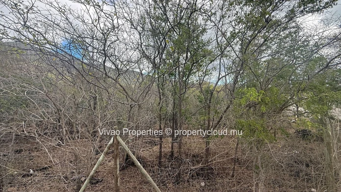 Terrain résidentiel de 1 692 m² en morcellement sécurisé très prisé à vendre à Petite Rivière Noire - Une exclusivité... (Mandat exclusif)