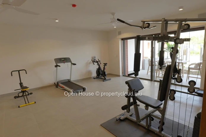 Penthouse PDS à vendre à Trou aux Biches, 345m², 3 chambres, piscine commune, accessible aux étrangers, plage, parkin...