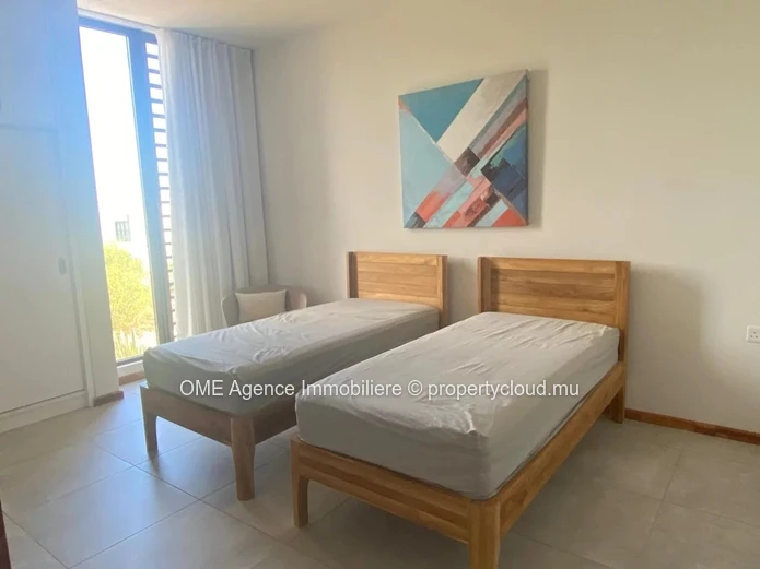 Modern 3-Bedroom Apartment in Flic en Flac – Secure Residence with Pool