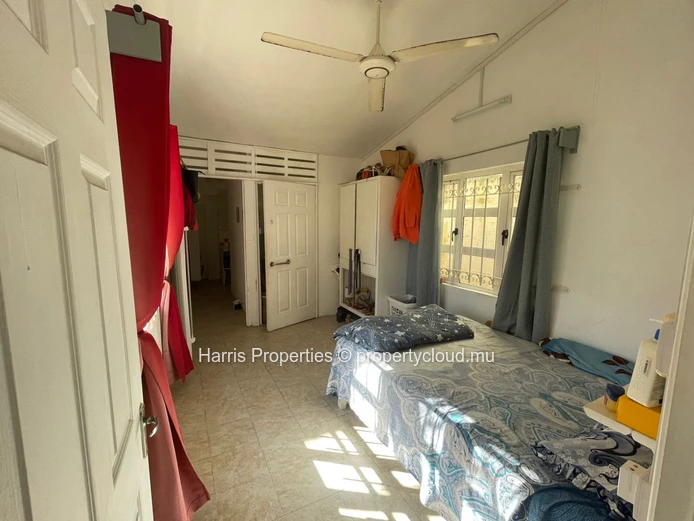 For Sale: Individual freehold beachfront house in Baie du Tombeau