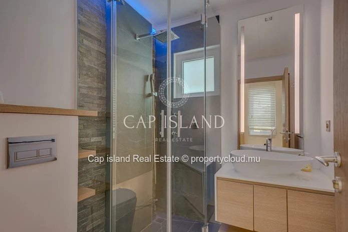 Prestigious 3-bedroom villa at Clos du Littoral