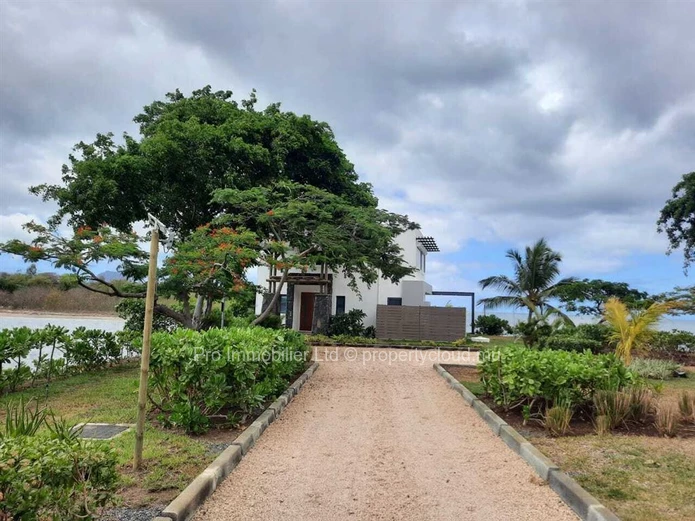 Villa en Bord de Mer Élégamment Meublée dans un Cadre Exceptionnel a La Mivoie, Riviere Noire.