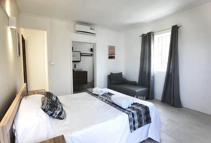 Appartement meublé à louer à Rivière Noire - Black River, 85m², 2 chambres, piscine commune, équipements de cuisine e...