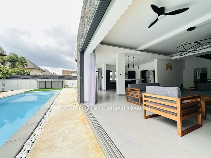 Contemporary Villa With Large Pool
