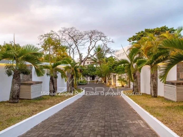 Mauritius – Exceptional 4-Bedroom Beachfront Villa with Panoramic Ocean Views in Pointe aux Canonniers