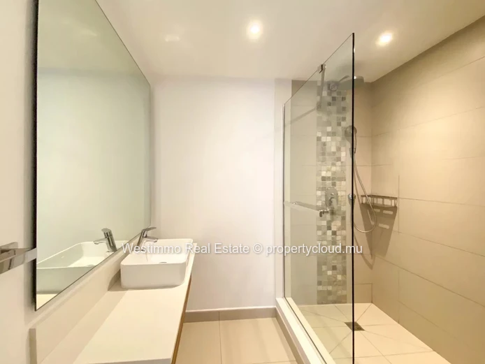 GRAND GAUBE - Magnificent modern duplex on the edge of the Barachois