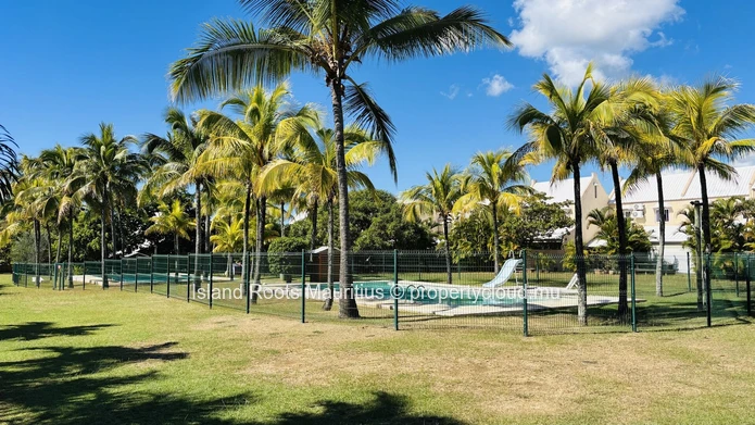 Duplex de 3 chambres à Bain Boeuf, non loin de la plage publique.