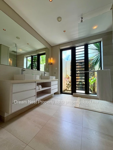 Villa d’Exception de 7 Chambres au Cœur d’un Domaine Privé de Prestige, Proche du Golf et d’un Hôtel 5 Étoiles