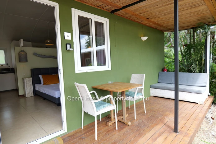 50 m² furnished apartment for rent in Black River with shared pool (Sole Mandate)