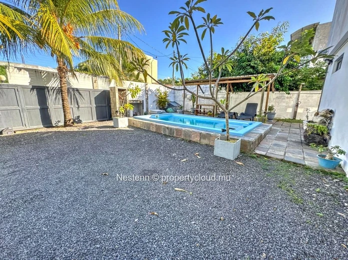 Exceptional 4-duplex complex