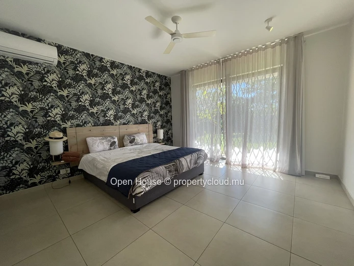 Villa contemporaine à louer, 4 chambres, piscine, accès golf.