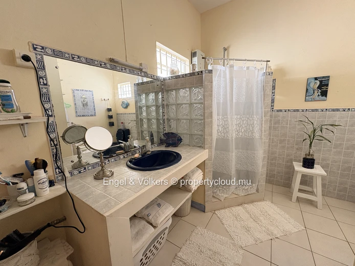FOR RENT - Discover a stylish 2-Bedroom Home in Tamarin
