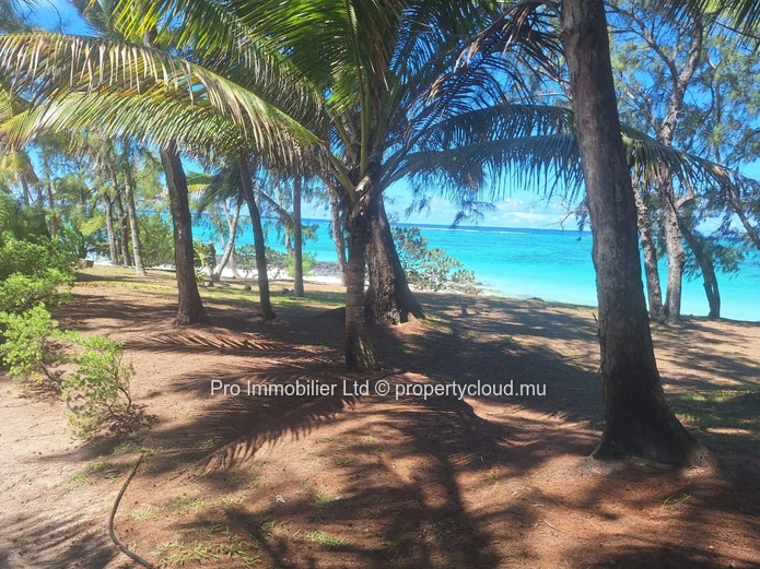 FOR SALE – Exceptional FREEHOLD Beachfront Land at Belle Mare