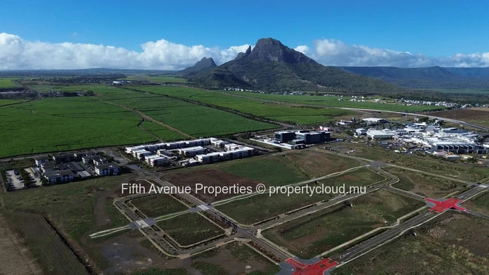 CASCAVELLE - Commercial  plot 2336m2
