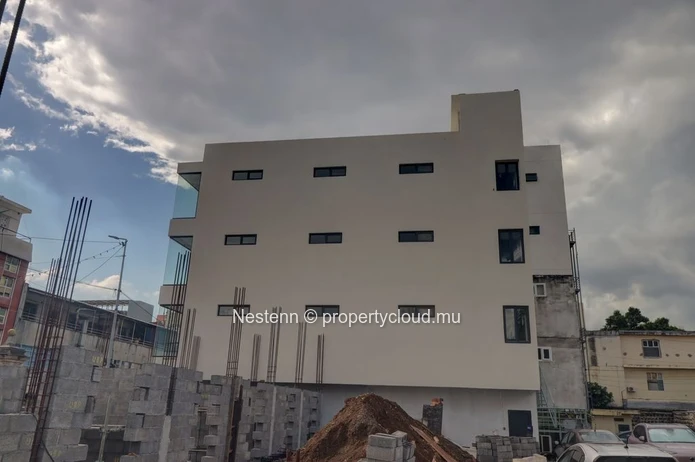 Investissez au cœur de Port-Louis: Bâtiment commercial moderne – Emplacement stratégique, prêts à exploiter