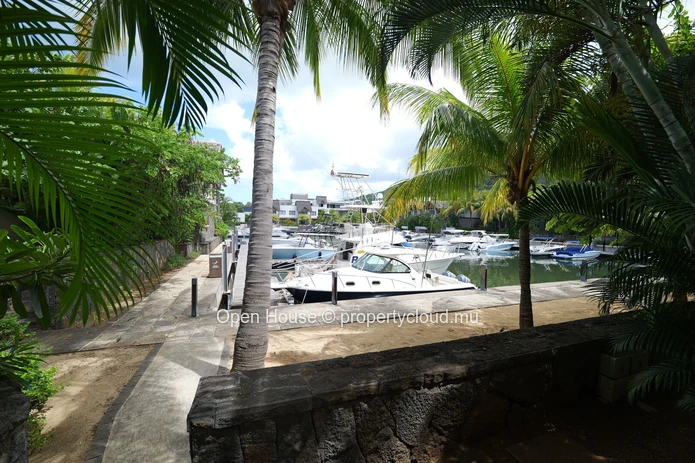Luxurious Waterfront Villa with Private Pool in Rivière Noire - Black River Area - 237m² living space - Boat Garage -...