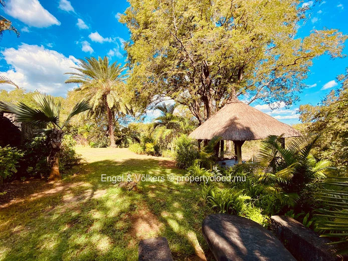 5 Bedrooms Villa on a golf Course