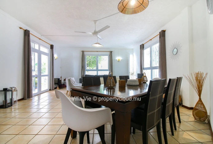 Pérèybere – Charming 4-bedroom house with a swimming pool (Sole Mandate)