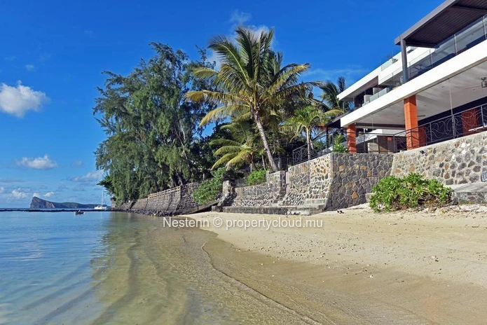 Appartement moderne de 3 chambres sur la mer meublé et décoré avec gout