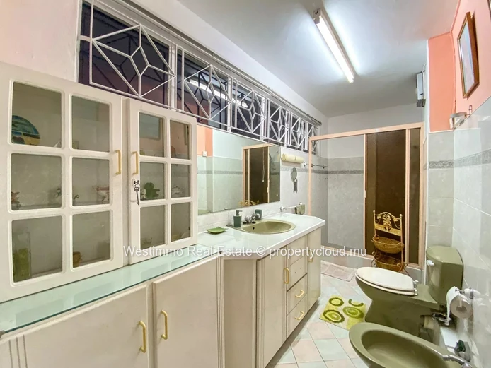 QUATRE BORNES – Elegant 135m² flat for rent | Comfort, Space Ideal Location