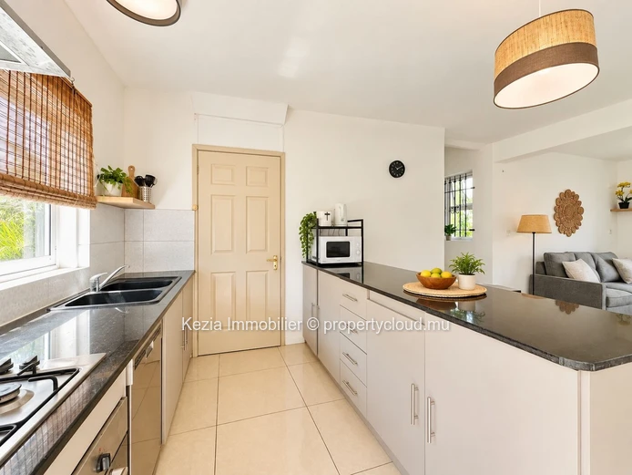 Spacious Triplex With Garden