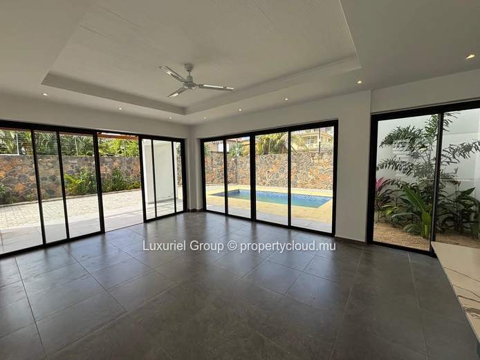 Contemporary 4-Bedroom Villa with Spacious Living Area and Pool