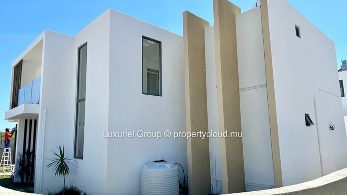 Modern Villa For Rent In Pereybere – Peaceful Setting With Private Pool