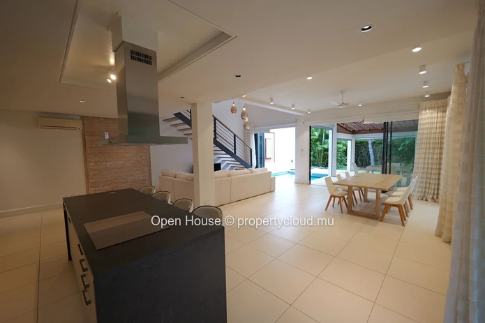 Luxurious Waterfront Villa with Private Pool in Rivière Noire - Black River Area - 237m² living space - Boat Garage -...