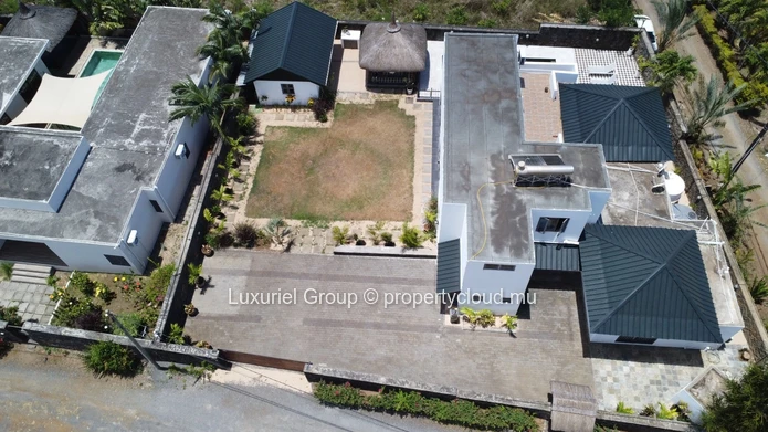 Belle propriété de prestige sur grand terrain a vendre à Grand Baie