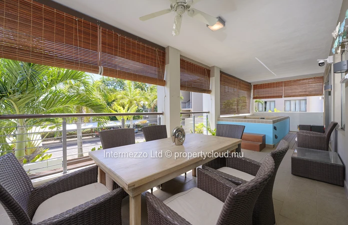 Appartement de standing avec plunge pool – À 1 minute à pied de la plage de Bain Bœuf. Prix : 430 000 €.