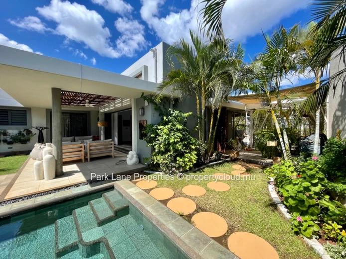 Splendid RES villa within a residential complex for sale!